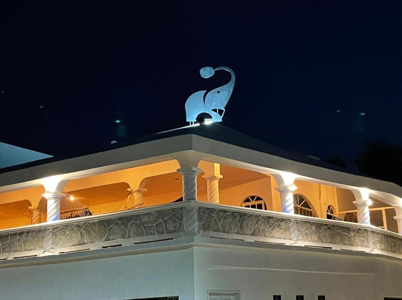 Casa Gajah Hotel Cuyo Exterior foto